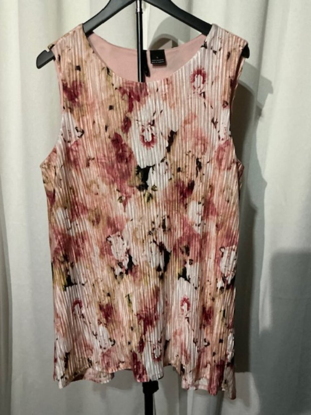 Ladies New Directions Sleeveless Blouse - Size L